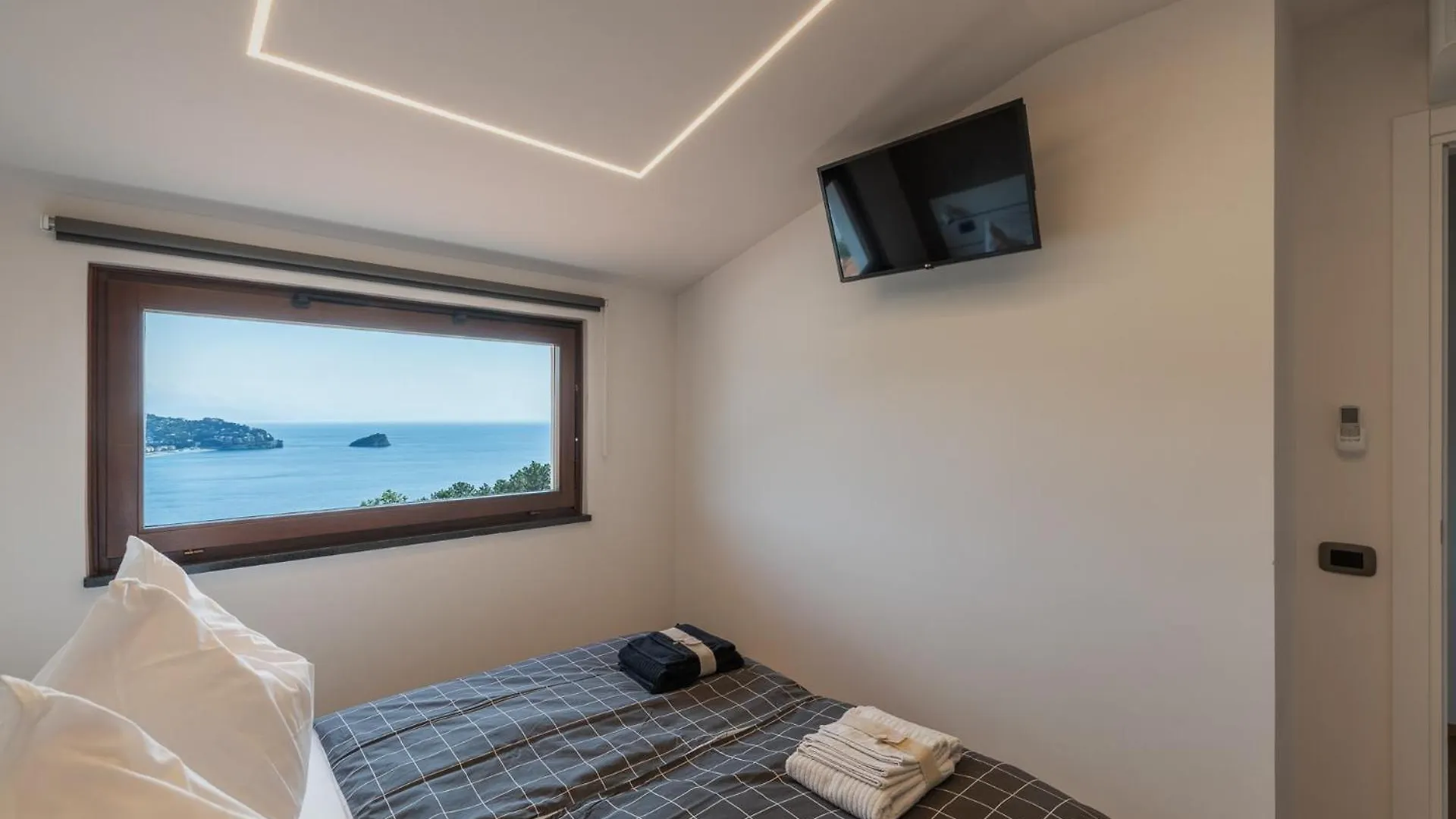 ノーリ Spettacolare Vista Isola Terrazza E Idromassaggioヴィラ 0*,  イタリア