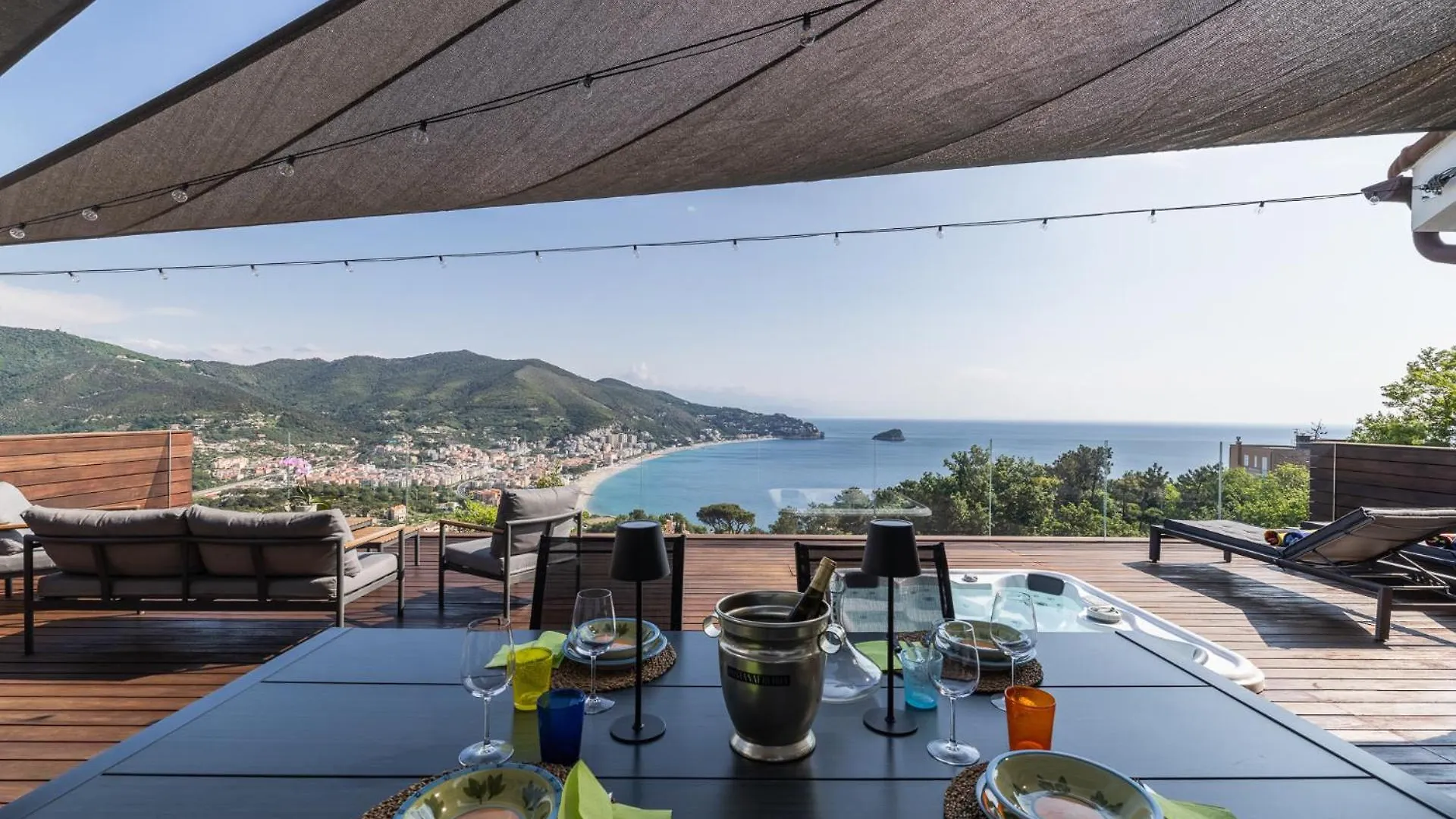 ノーリ Spettacolare Vista Isola Terrazza E Idromassaggioヴィラ 別荘